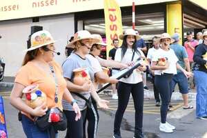 Sorpresivo flashmob en el centro de Ciudad del Este, en homenaje a la mujer paraguaya - ABC en el Este - ABC Color