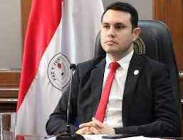 Juez ratifica imputación del senador Hernán Rivas