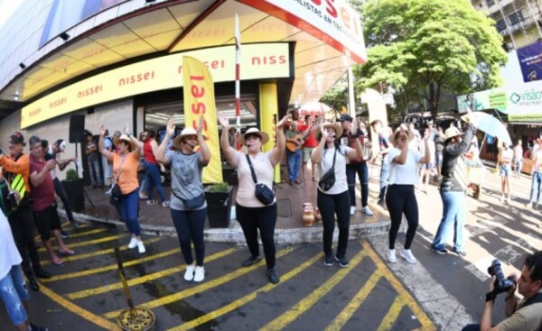 Homenajean a las mujeres paraguayas con un sorpresivo flashmob