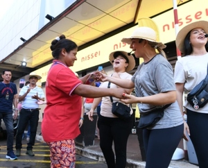 Homenajean a las mujeres paraguayas con un sorpresivo flashmob en CDE - Megacadena - Diario Digital