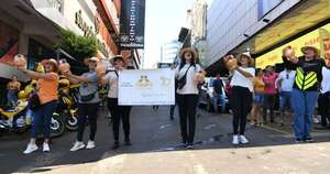 La Nación / Binacional homenajeó a la mujer paraguaya en el centro de Ciudad del Este