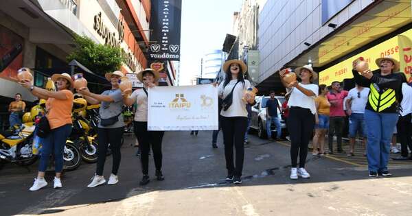La Nación / Binacional homenajeó a la mujer paraguaya en el centro de Ciudad del Este