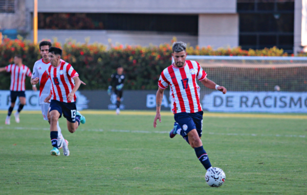 Versus / ¿Leguizamón quedó fuera del clásico ante Huracán por un "tatuaje albirrojo"?