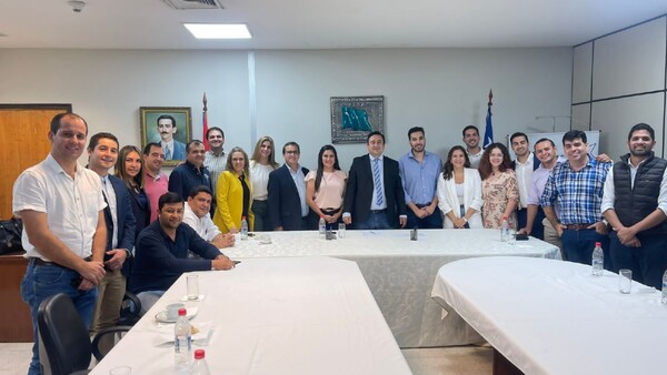 Oficialismo tiene ventajas y oposición busca una coalición
