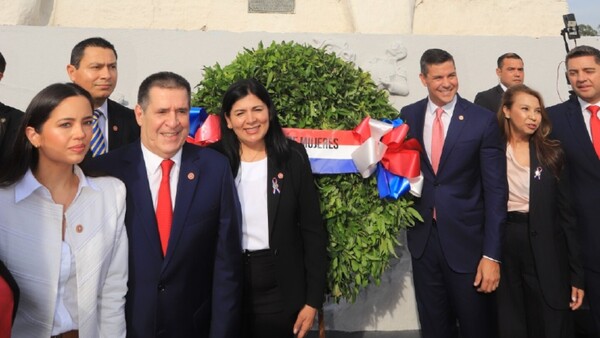 La ANR festeja el Día de la Mujer Paraguaya con loas a Cartes