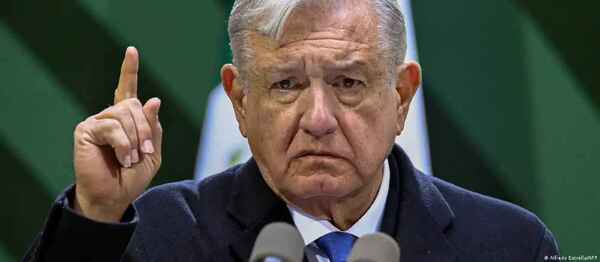 AMLO tilda de "vergonzosa" difusión del teléfono de su hijo