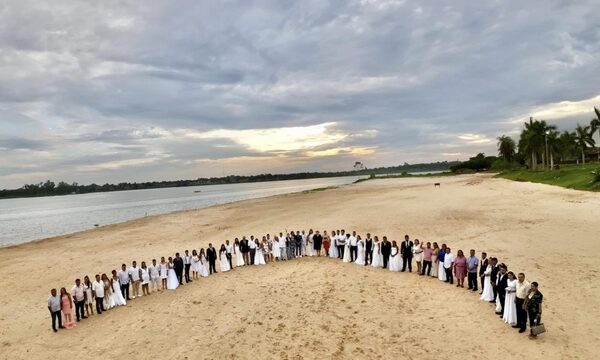 Parejas contraen nupcias a orillas del Lago Itaipu en Hernandarias