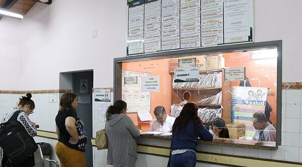 Consultas nocturnas en hospitales públicos son un gran éxito - ADN Digital
