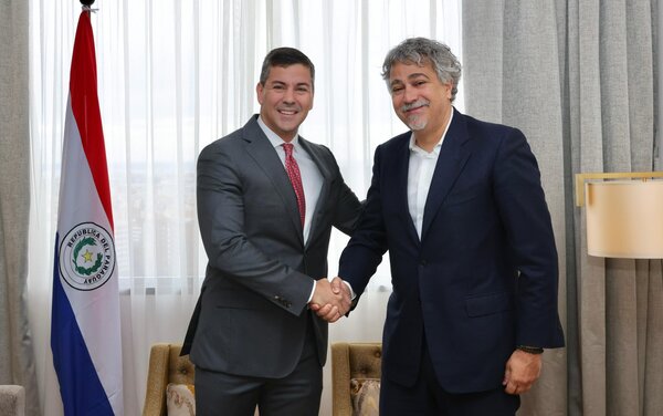 Peña se reunió con directivo de Millicom en la antesala del congreso mundial de telecomunicaciones - .::Agencia IP::.