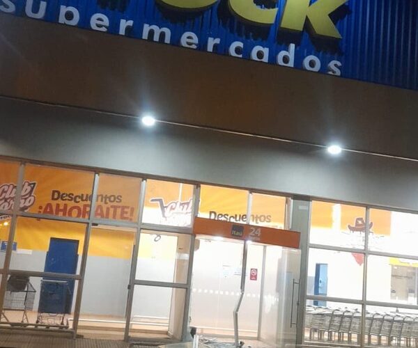 Delincuentes arrancan y robancajero automático en CDE