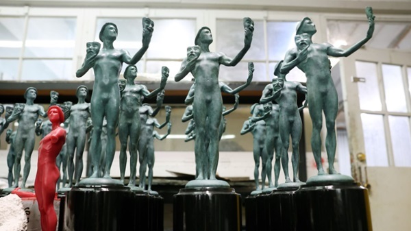 “Oppenheimer” y “The Bear” brillan en los SAG Awards 2024
