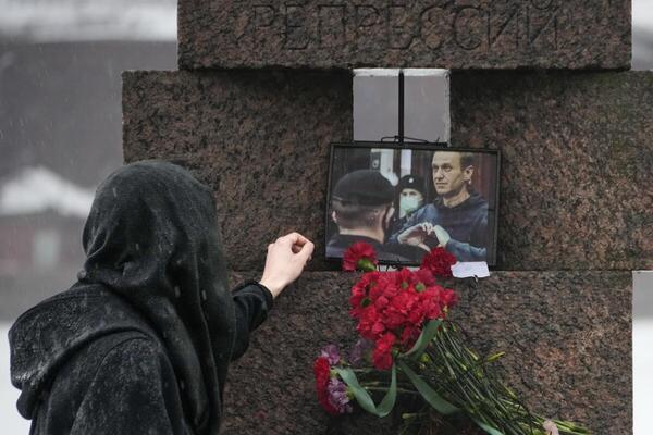 Madre de Navalny recibió el cuerpo de su hijo | 1000 Noticias
