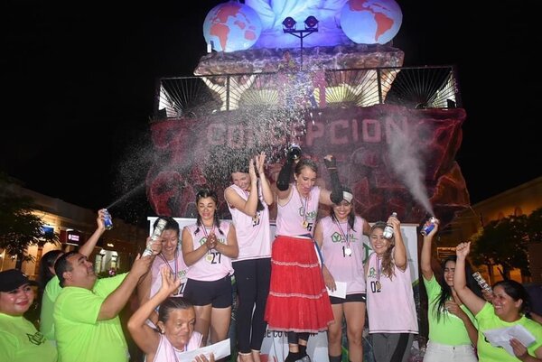 Concepción de fiesta: tercera carrera de tacones brindó espectáculo en medio de la lluvia - trece