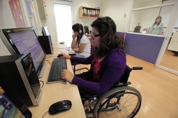 SNPP ofrece cursos de formación laboral para personas con discapacidad - Unicanal