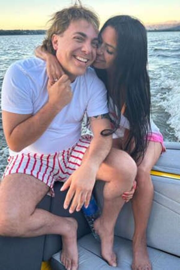 Cristian Castro mantiene fotos con Mariela Sánchez pese a rumores de ruptura