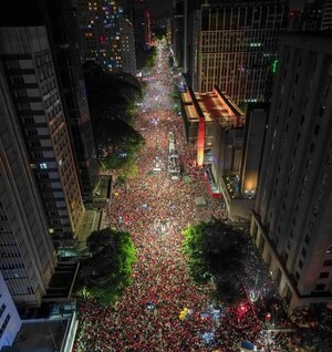 Bolsonaro hace demostración de fuerza con multitudinaria marcha - La Tribuna
