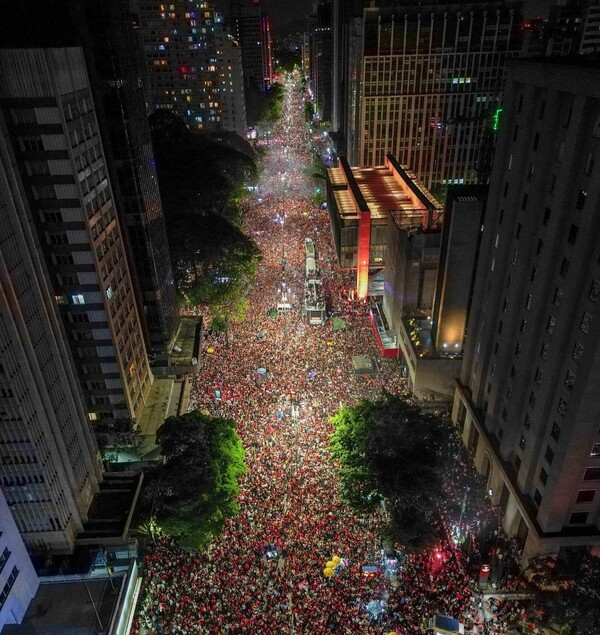 Bolsonaro hace demostración de fuerza con multitudinaria marcha - La Tribuna