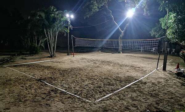 Juego en una cancha de vóley acaba con un hombre apuñalado - Noticiero Paraguay