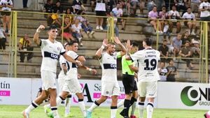 Olimpia se queda con el clásico y el invicto de Guaraní