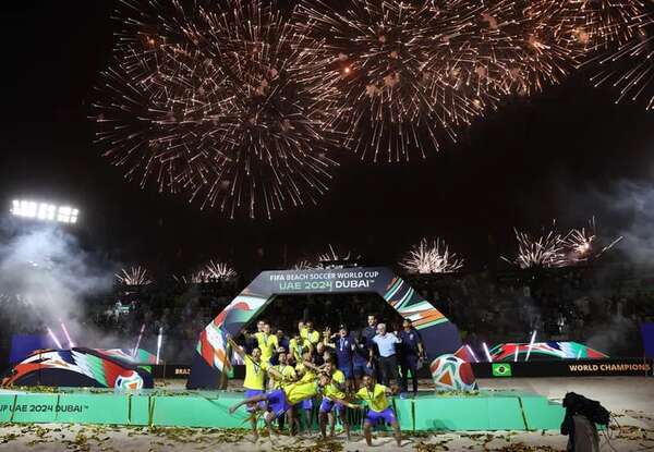 Mundial de fútbol playa: Brasil levanta su sexta corona - Polideportivo - ABC Color