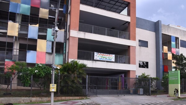 “Vergüenza que un colegio de primer nivel esté rodeado de chespiritos”