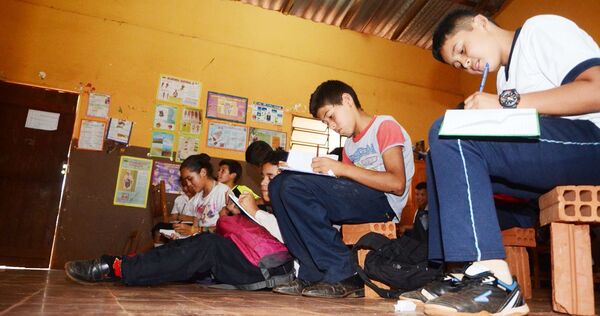 Inicio de clases desnuda la pobre gestión de directora de Educación de Alto Paraná - La Clave