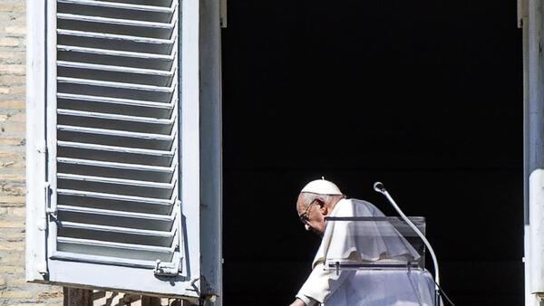 El papa Francisco vuelve a anular su agenda porque "persisten los leves síntomas gripales"