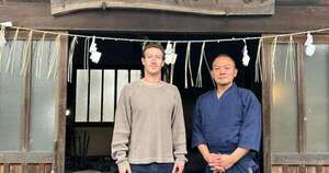 La Nación / Zuckerberg pasea por Asia entre katanas, cascos y una boda india