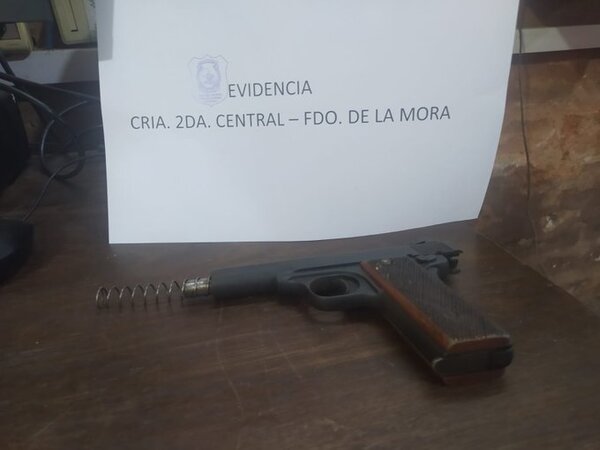 Fernando de la Mora: Asesinan a joven en su departamento