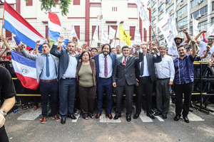 En manifiesto, frente democrático declara su repudio a “golpe” al Estado de Derecho