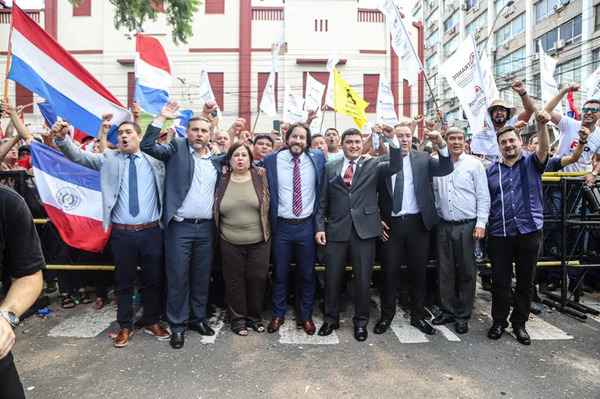 En manifiesto, frente democrático declara su repudio a “golpe” al Estado de Derecho
