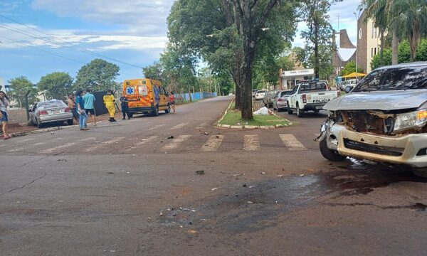 Choque de vehículos frente a la Catedral de Ciudad del Este una mujer lesionada – Diario TNPRESS