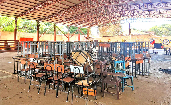 Falta de sillas es uno de los problemas recurrente en escuelas a vuelta de clases - La Clave
