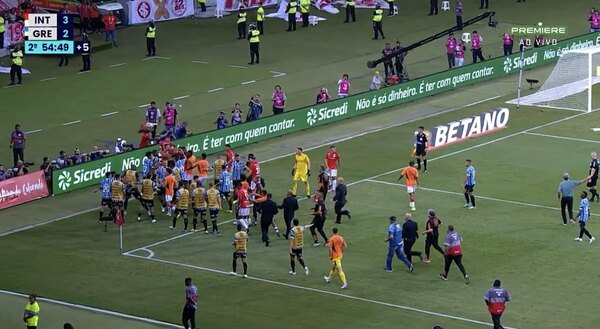 Versus / Caliente final del clásico gaúcho entre Gremio e Inter en el Beira Rio
