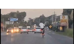 (VIDEO)Motoca fue grabado haciendo piruetas en Acceso Sur