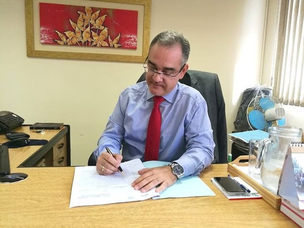 Arresto domiciliario para asistente fiscal y abogado imputados por tráfico de influencias - PDS RADIO Y TV