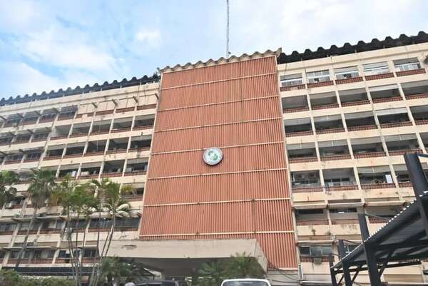 IPS: familiares de paciente de UTI detenidos por extubarlo a la fuerza para ritual religioso - Policiales - ABC Color