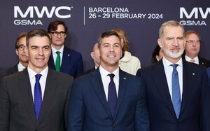 Peña discussed investment opportunities with King Felipe of Spain and Prime Minister Pedro Sánchez at a telecommunications summit - .::Agencia IP::.