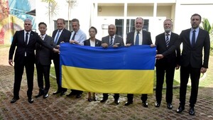 Delegación de UE en Paraguay rinde homenaje a víctimas de la guerra y ratifica apoyo a Ucrania