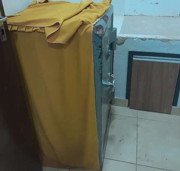 Vacían caja fuerte de local de cobranza en edificio céntrico de Ciudad del Este - ABC en el Este - ABC Color