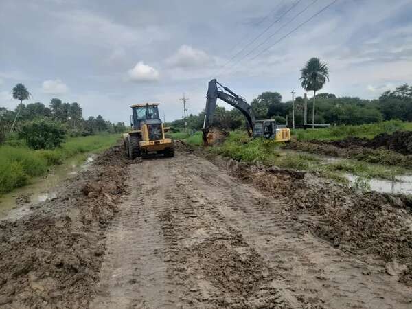 Pobladores de Bahía Negra aguardan que maquinarias del MOPC inicien reparación de caminos - Noticias del Chaco - ABC Color