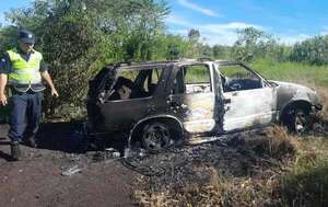 Hallan incinerada camioneta y en su interior estaría cajero automático robado - ABC en el Este - ABC Color