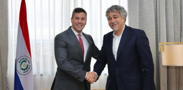 Santiago Pe帽a se reuni贸 Karim Lesina, directivo de Millicom en la antesala del congreso mundial de telecomunicaciones - Revista PLUS