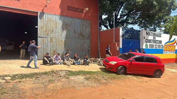 Cinco jóvenes caen en Luque con rollos de cables robados