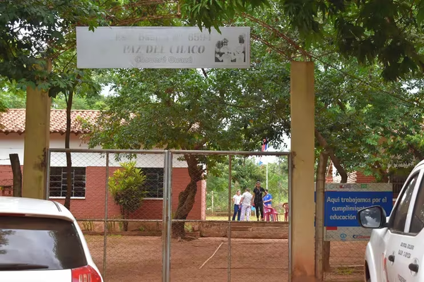 Amenazó de muerte a docente y a directora porque su hijo se aplazó - Noticiero Paraguay