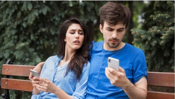 "Mi pareja me pide mi contraseña de celular”