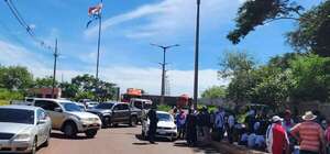 Manifestantes esperan resultado de diálogo con el Gobierno que se realiza en Asunción - Nacionales - ABC Color