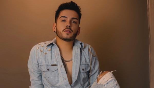 Casi al desnudo frente al espejo, la foto hot de Will Fretes - Teleshow