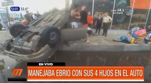 ¡Terrible! Manejaba ebrio con sus 4 hijos en el auto | Telefuturo