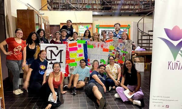 Jóvenes plasman su hartazgo en artes visuales y convocan a marchar el 8 de marzo